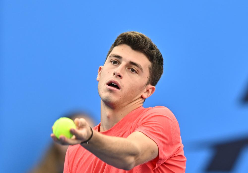 纳继续角逐 纳继续角逐